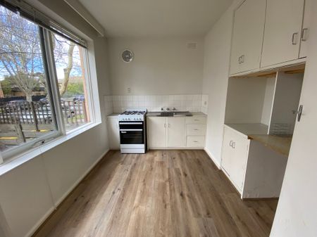 1 / 11 Crimea St, St Kilda - Photo 2