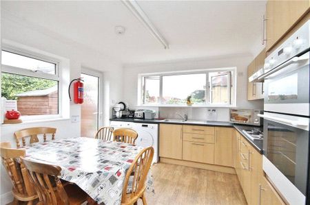 1 bedroom in a house share to rent - Photo 2