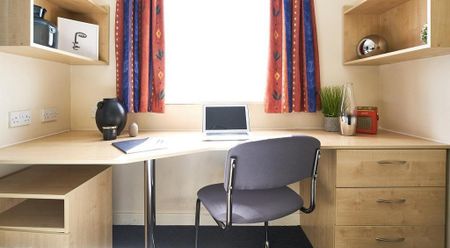 1 bedroom in a flat share to rent - Photo 5