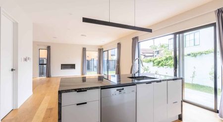 Location!Location!Location! - Photo 4