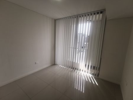 Spacious & Modern 3 bedroom apartment on level 8. - Photo 2