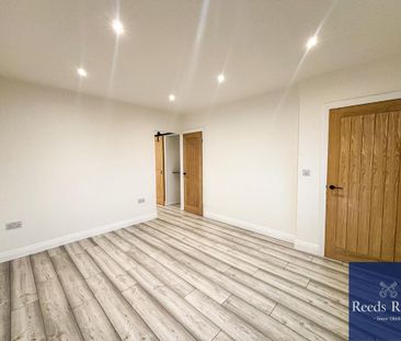 2 bedroom end of terrace house to rent - Photo 5