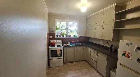 Tidy 2 bedroom semi detached house in Karori - Photo 5