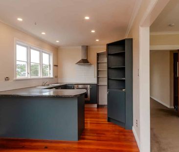 Sunny and spacious in Newlands - Photo 4