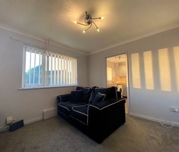 Bearwood, Bournemouth - Photo 1