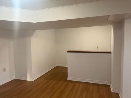 For Lease - 416 Lees Lane, Oakville, Ontario - Photo 2