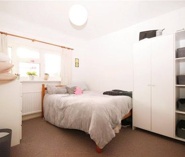 6 bedroom semi-detached house to rent - Photo 2