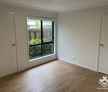 3 BEDROOM TOWNHOUSE - Double Garage, Air Cons, Pets Welcome - Photo 4