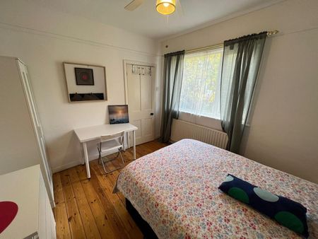 Room in a Shared House, Buckhold Road, SW18 - Photo 2