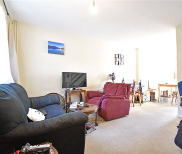 Well presented 2 bedroom mid terrace house for rent within walking ... - Photo 4
