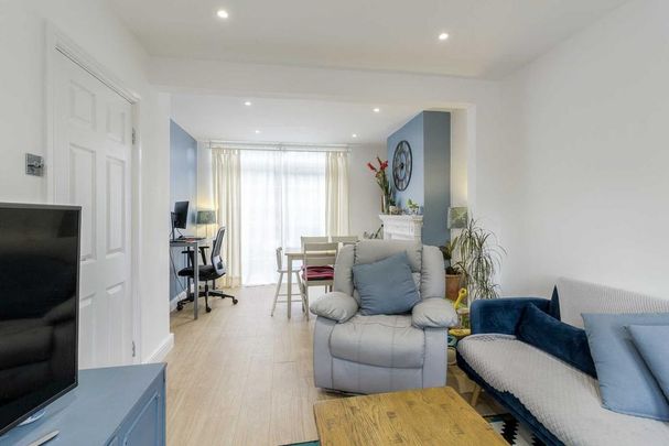 3 bedroom semi-detached house to rent - Photo 1