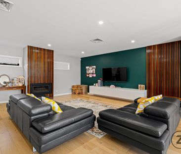 Modern 3-Bedroom Townhouse in the Heart of Chadstone 3/7 Atkinson S... - Photo 3