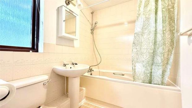 Othello Grove, Warfield, Berkshire, RG42 - Photo 1