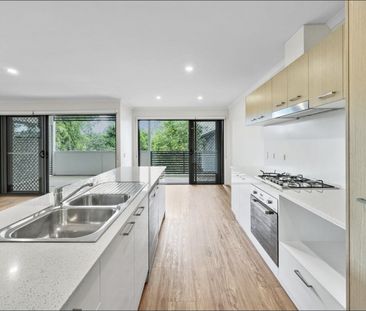 Modern Townhouse Living in Peaceful Everton Park - Photo 4