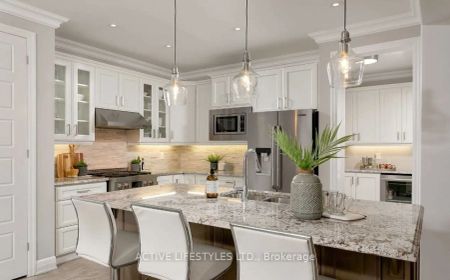 Detached Home For Lease | W9250779 - Photo 2