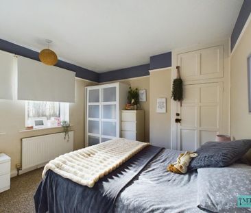 2 bedroom end of terrace house to rent - Photo 3