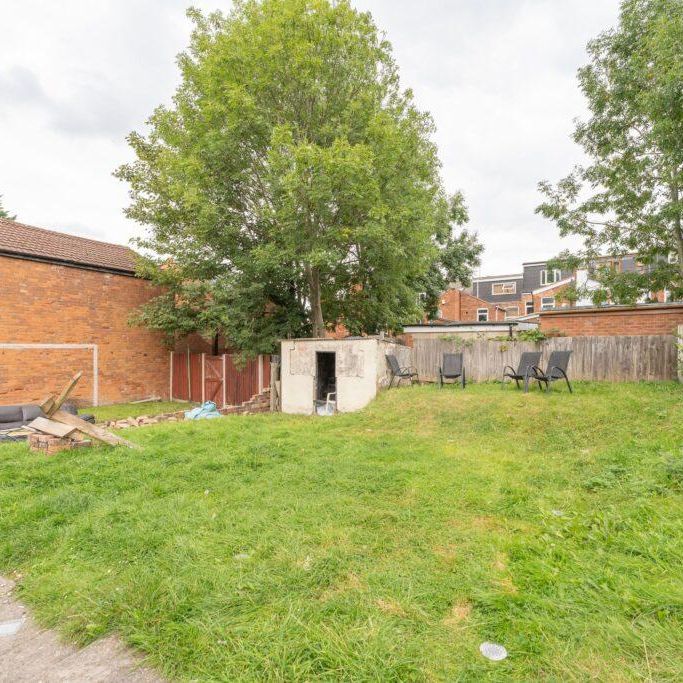 9 bedroom terraced house to rent - Photo 1