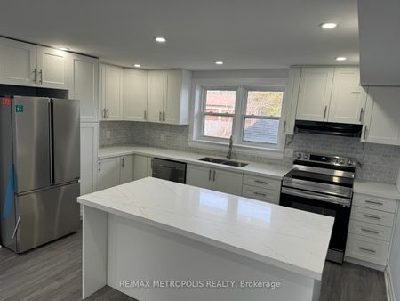 Detached Home For Lease | N8128450 - Photo 2