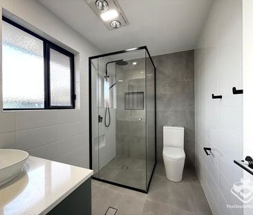 Renovated Modern Low-Set House, Perfect for Couple & Family - Photo 4