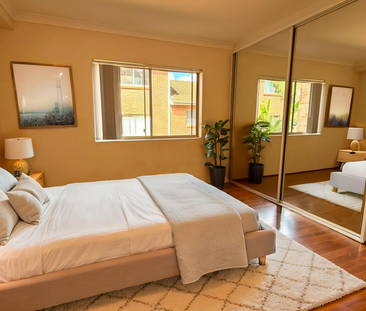 BEAUTIFUL 2 BED 2 BATH UNIT WITH SECURE CAR SPACE - Photo 4