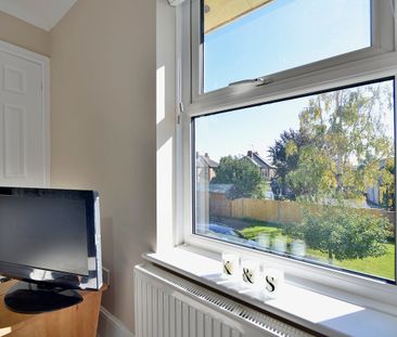 Flat 4 Bakers Yard Molyneux Road, Godalming - 1 bedroomProperty for... - Photo 1