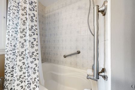 For Lease - 340 Bruce Street, Oshawa, Ontario - Photo 4