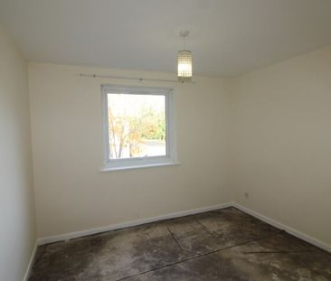 Frizley Gardens, Bradford - Photo 4