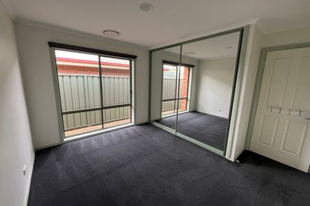 4 BEDROOM HOME - Photo 4