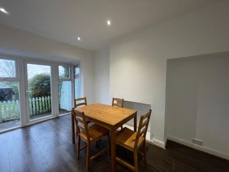 3 bedroom semi-detached house to rent - Photo 3