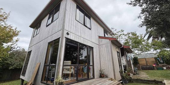 Peaceful Family Living in Te Atatu Peninsula - Photo 3