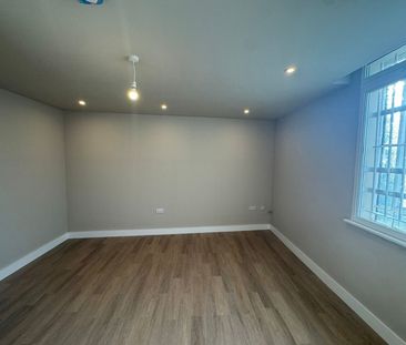 1 Bed Flat, North End, CR0 - Photo 4