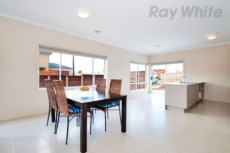 Luxury Family Living! - Photo 3