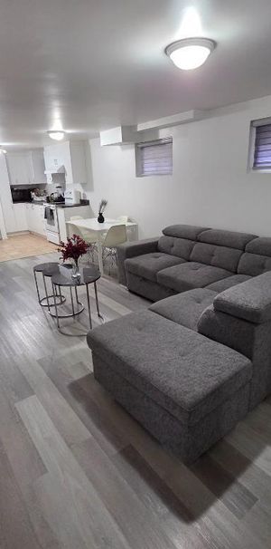 3 ½ À LOUER – RÉNOVÉ, CALME ET PROPRE ! - Photo 1