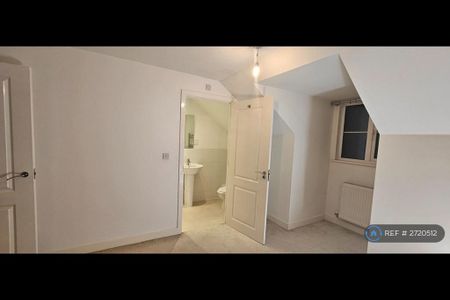 2 bedroom penthouse to rent - Photo 2