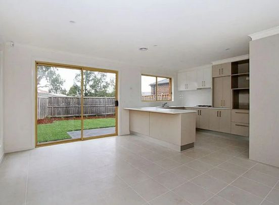 Charming 3-Bedroom Home in South Morang - Photo 1