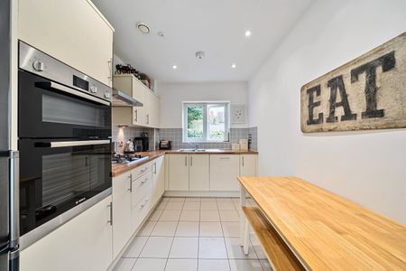 3 bedroom semi-detached house to rent - Photo 4