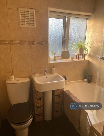 4 bedroom terraced house to rent - Photo 4