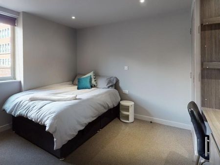4 bedroom flat share to rent - Photo 4