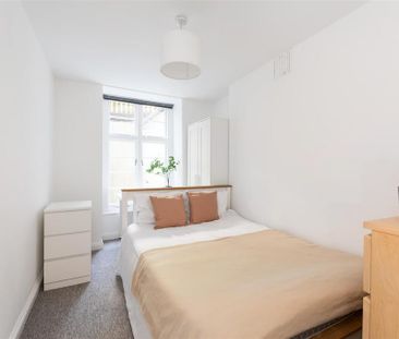 3 bedroom flat to rent - Photo 5