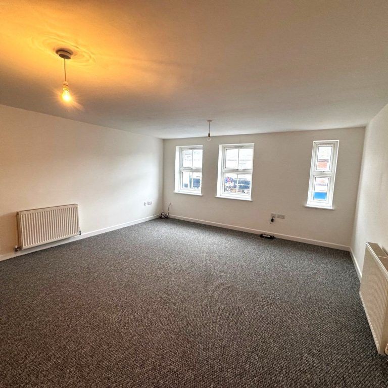 2 Bedroom Flat / Apartment - Northam Road, Northam - Photo 1