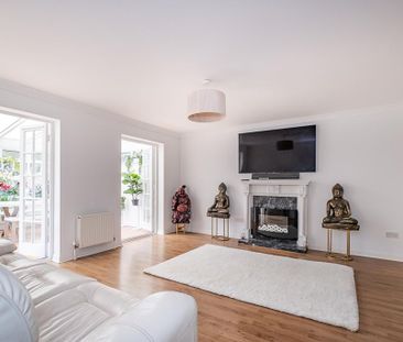 4 bedroom detached house to rent - Photo 2