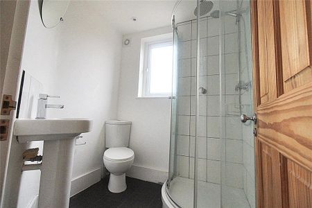 3 bedroom semi-detached house to rent - Photo 3