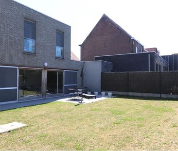 Recente 3-slaapkamerwoning met garage en tuin te huur in Izegem - Photo 5