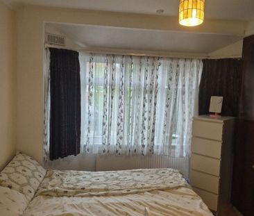 Broomgrove Gardens, Edgware, HA8 - Photo 3