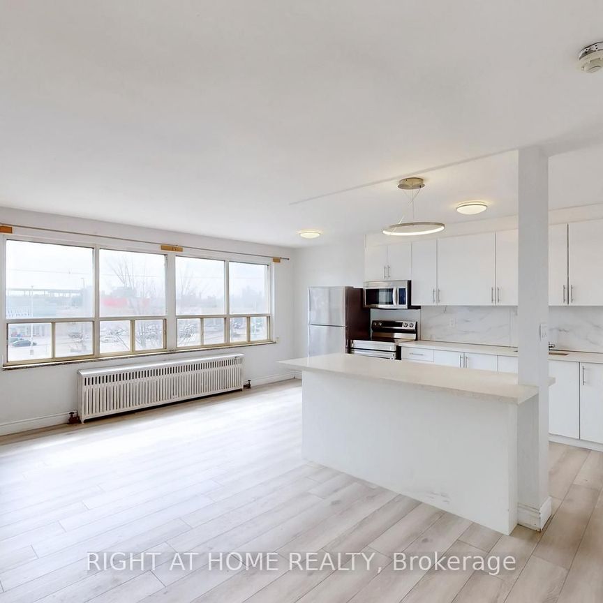 314 896 Eglinton Avenue E - Photo 1