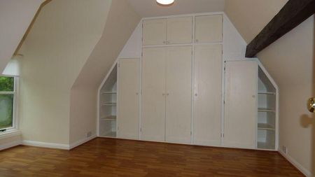 2 bedroom character property to rent - Photo 5