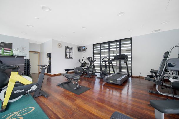 4.5 Star Hotel, Top Floor Fully Furnished Apartment - Photo 1