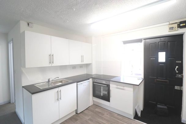 Priory Avenue, High Wycombe - Photo 1
