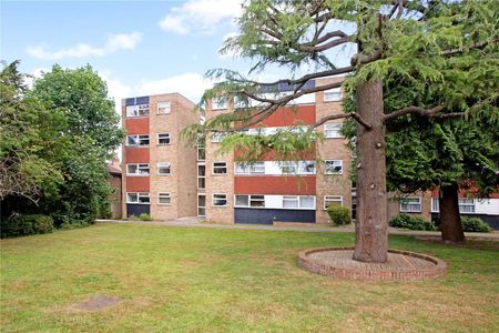 A well presented one bedroom first apartment benefitting from residents parking, conveniently located for access to all local amenities. - Photo 5
