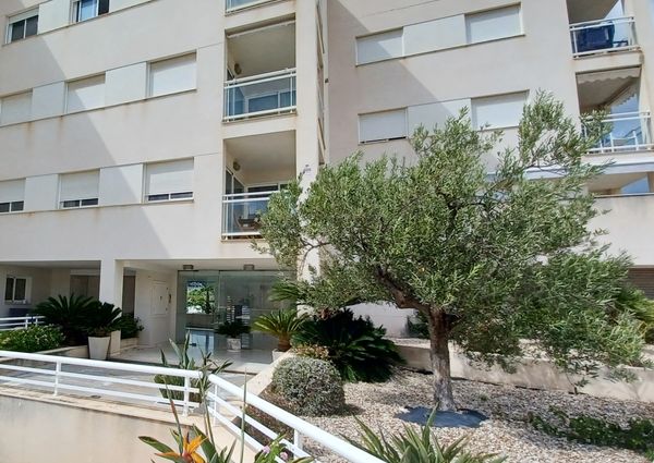 LONG TERM RENTAL. 3 bedroom penthouse apartment for rent with large own large terrace